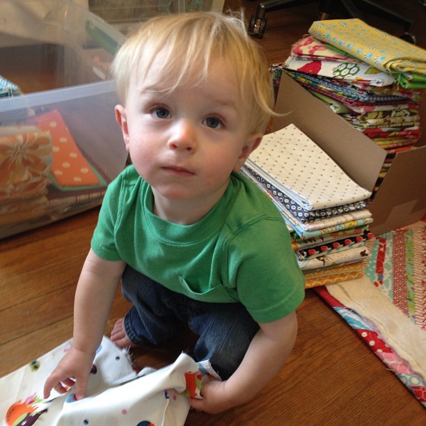 He's enjoying the fabric chaos in my sewing room today #quilting